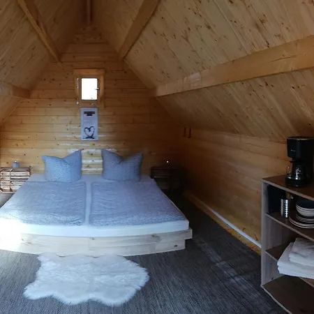 Bei Zittau Ferienwohnung Frieda Mit Camping Und Biker Huetten Am Zittauer Gebirge Exterior foto