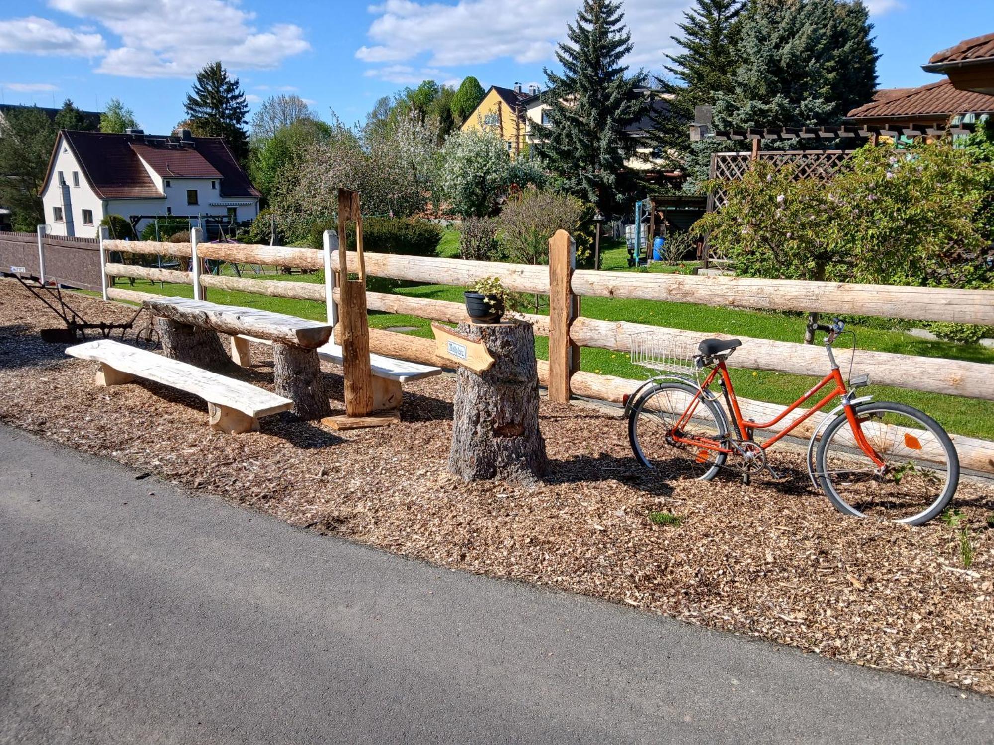 Bei Frieda Mit Und Biker Huetten Am Zittauer Gebirge *